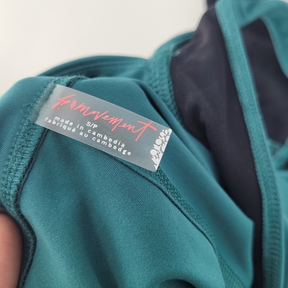 New FREE PEOPLE MOVEMENT BACK IT UP ONESIE Pacific small Petit - Picture 7 of 8